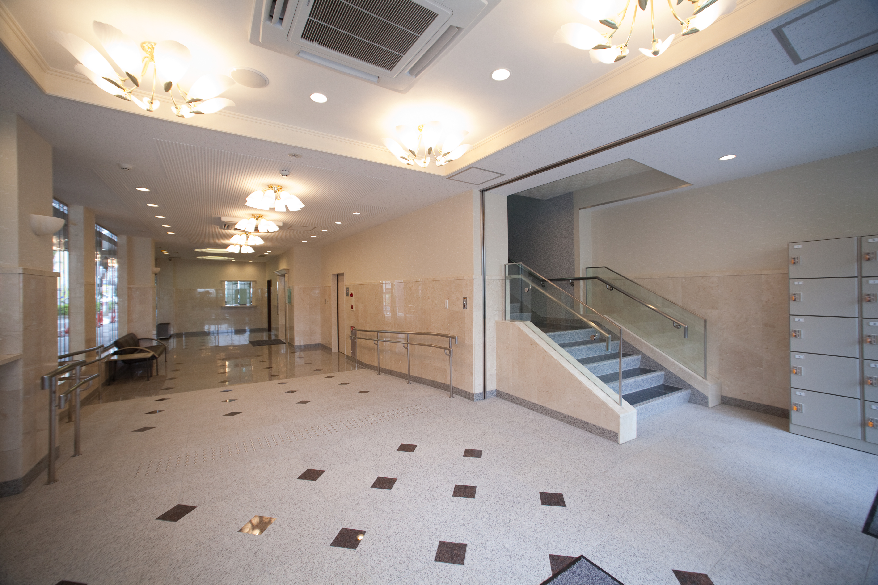 �z�[������