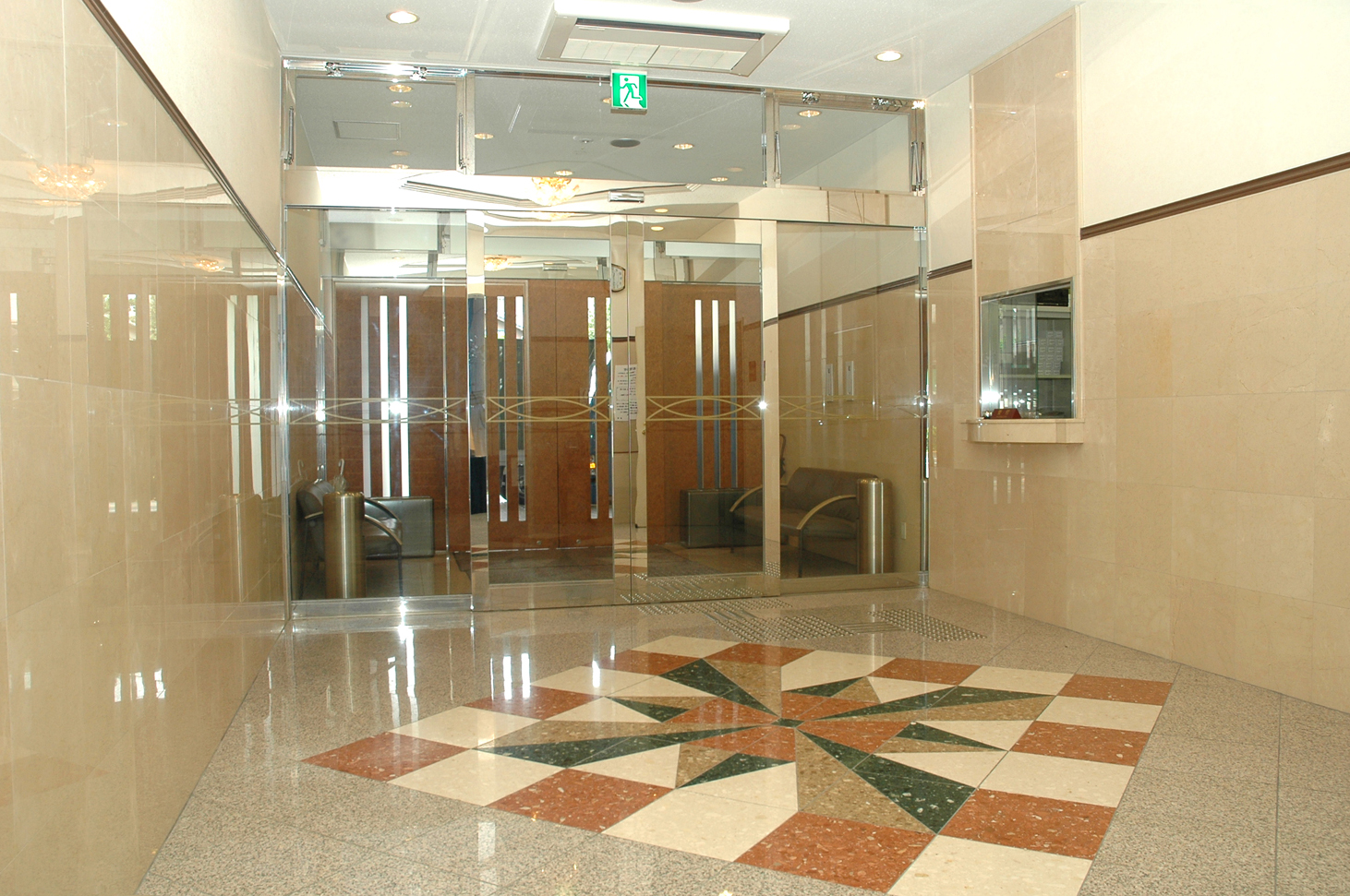 �z�[������